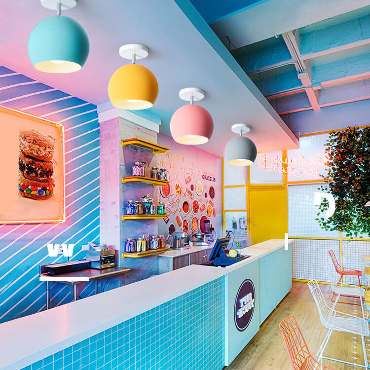 IJzeren Plafondlamp met Houtaccenten - Kleurrijk Design voor Gang en Woonkamer