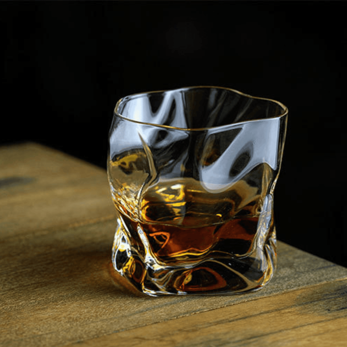 Edo Kiriko whiskyglas met Japans geslepen kristal en crumple design