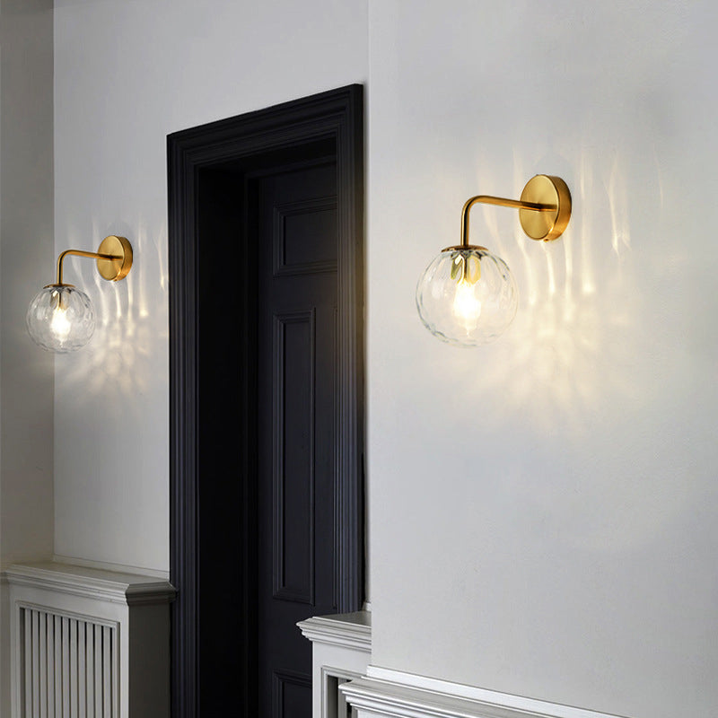 Glazen Wandlamp met Geribbeld Glas en Gouden Armatuur - Minimalistische Verlichting voor Woonkamer en Gang