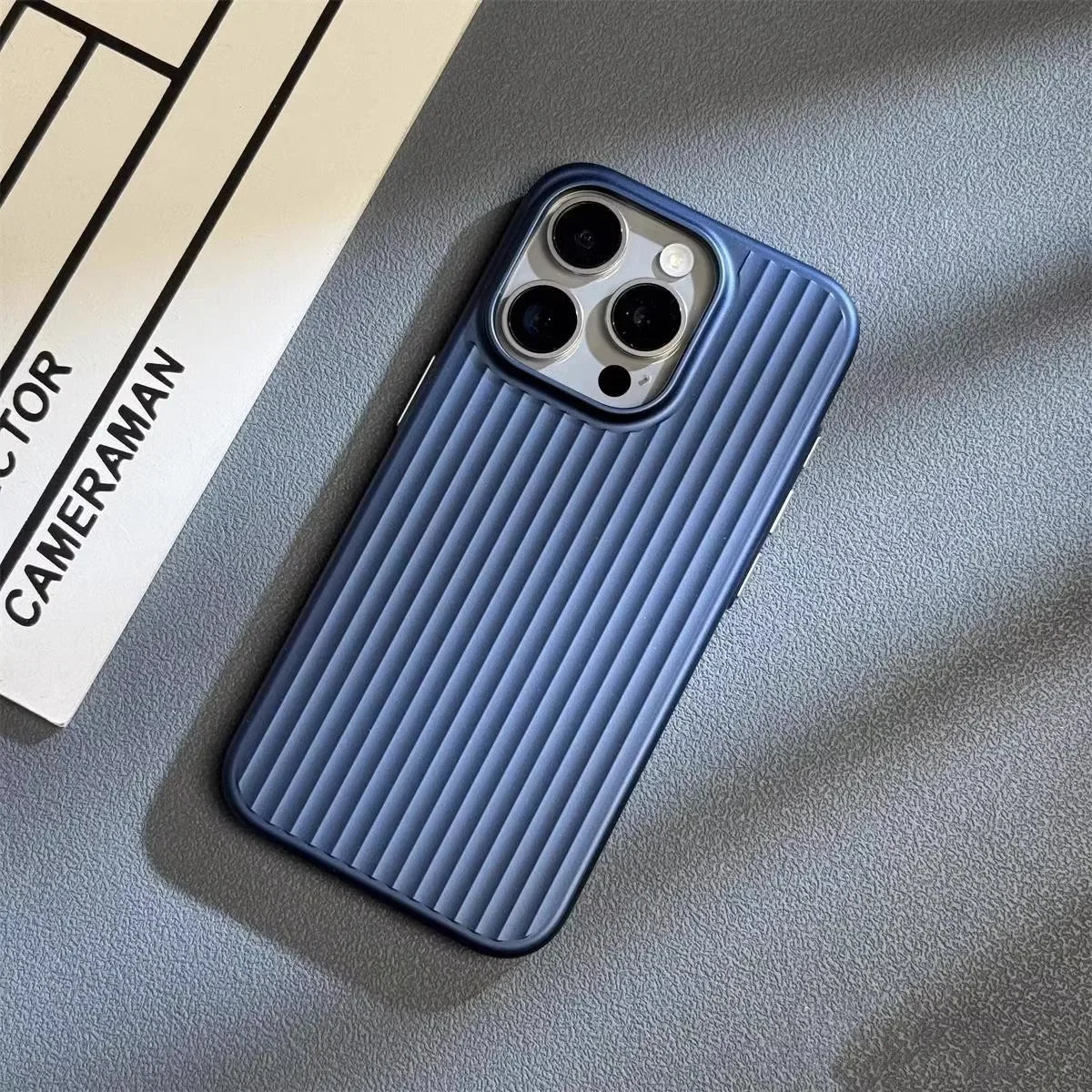 Premium Telefoonhoesje met Titanium-Textuur Ultra-Dun Schokbestendig Anti-Vingerafdruk Draadloos Opladen voor iPhone 13-16 Pro Max