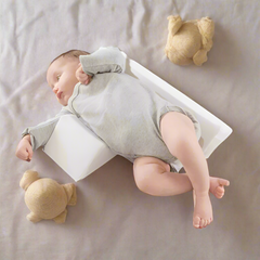 Baby Zijslaap Positiekussen - Driehoekig Antirol Kussen met Verstelbare Breedte - Zacht Memory Foam - Ademend & Wasbaar - Voor Pasgeborenen tot 12 Maanden