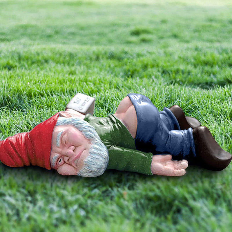 Handgemaakte Tuinkabouter met Drankfles - Weersbestendig Hars - Humoristische Tuindecoratie voor Tuin 30cm