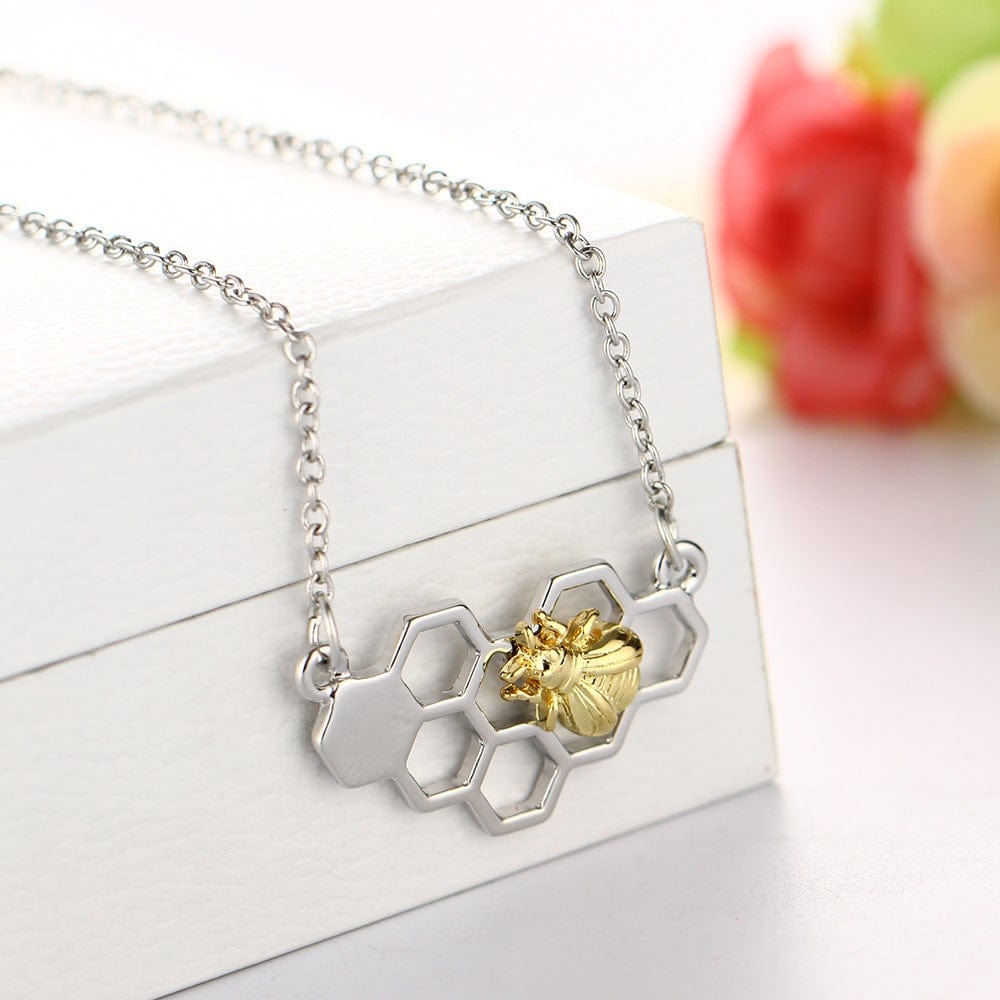 Hartvormige Honingraat Ketting met Vergulde Bij en Zilver voor Dames Cadeauidee Moederdag Verjaardag