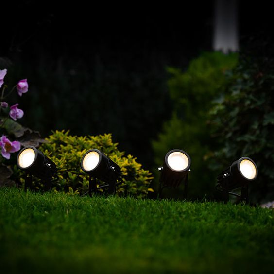 Solar Tuinspot Set 5 Stuks met Zonnepaneel IP65 Waterdicht Verstelbare LED Spotlights Grondstaken Tuinverlichting Automatische Schemersensor Buitenverlichting