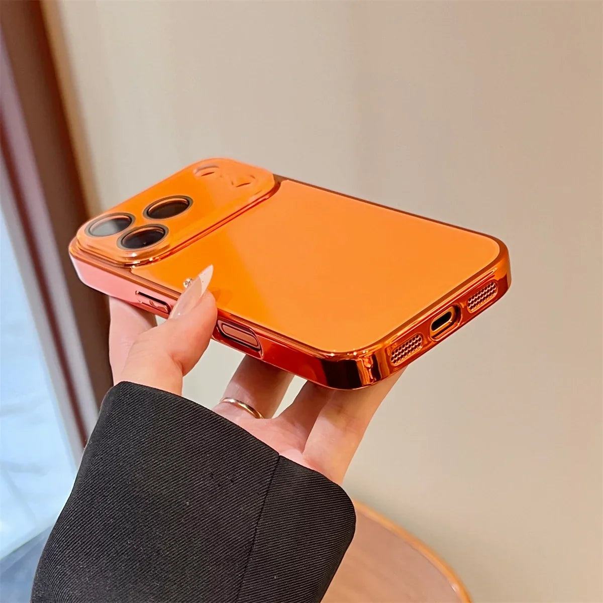 Glazen iPhone Hoesje met Camerabescherming en Gegalvaniseerde Zijkanten voor Premium Grip en Stijlvolle Look