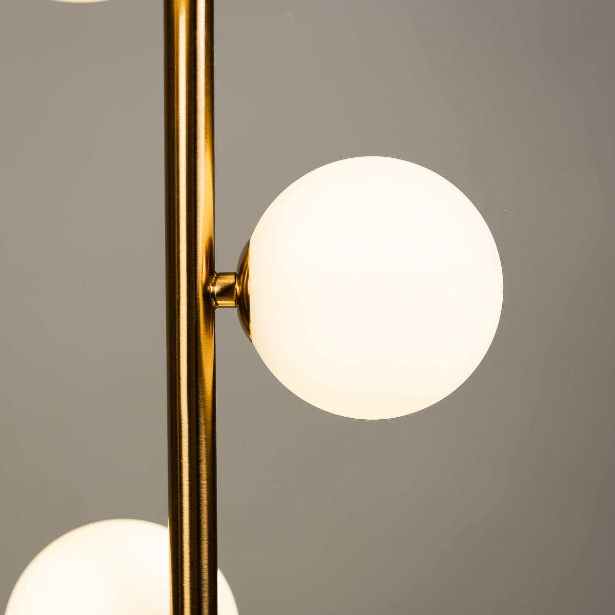 Scandinavische Minimalistische Staande Lamp Met Glazen Bollen En Warm Licht