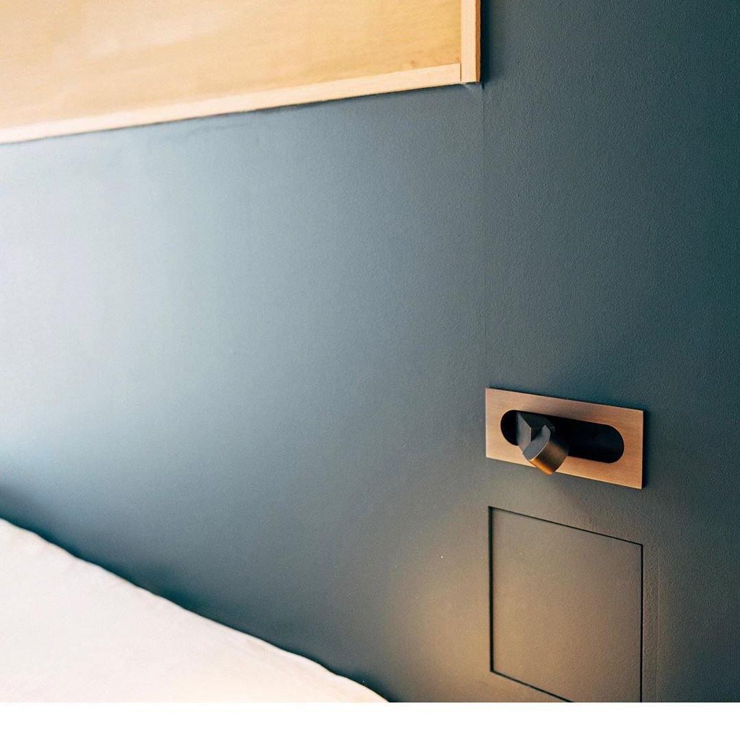 LED wandlamp met verborgen schakelaar - druk in, druk uit - verstelbare kop voor leeslicht naast bed