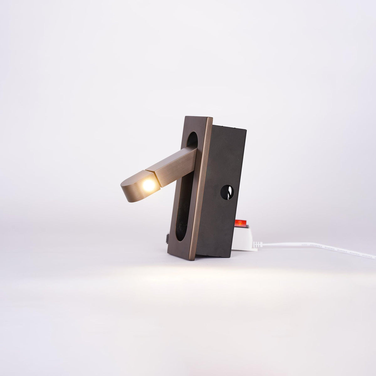 LED wandlamp met verborgen schakelaar - druk in, druk uit - verstelbare kop voor leeslicht naast bed