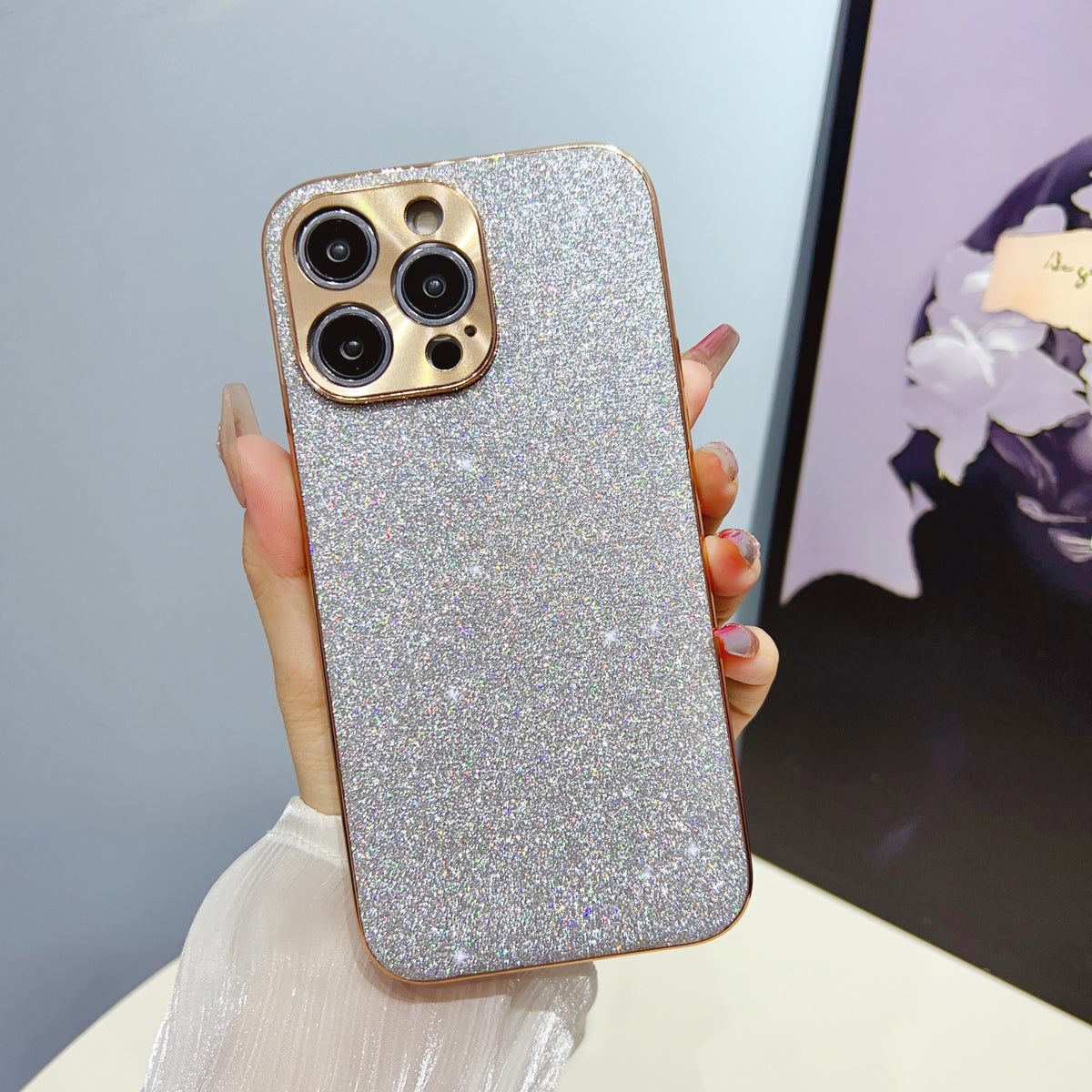 Telefoonhoesje met Suède of Glitter Afwerking Goudkleurig Camera-Detail Stijlvol Design iPhone 13-17