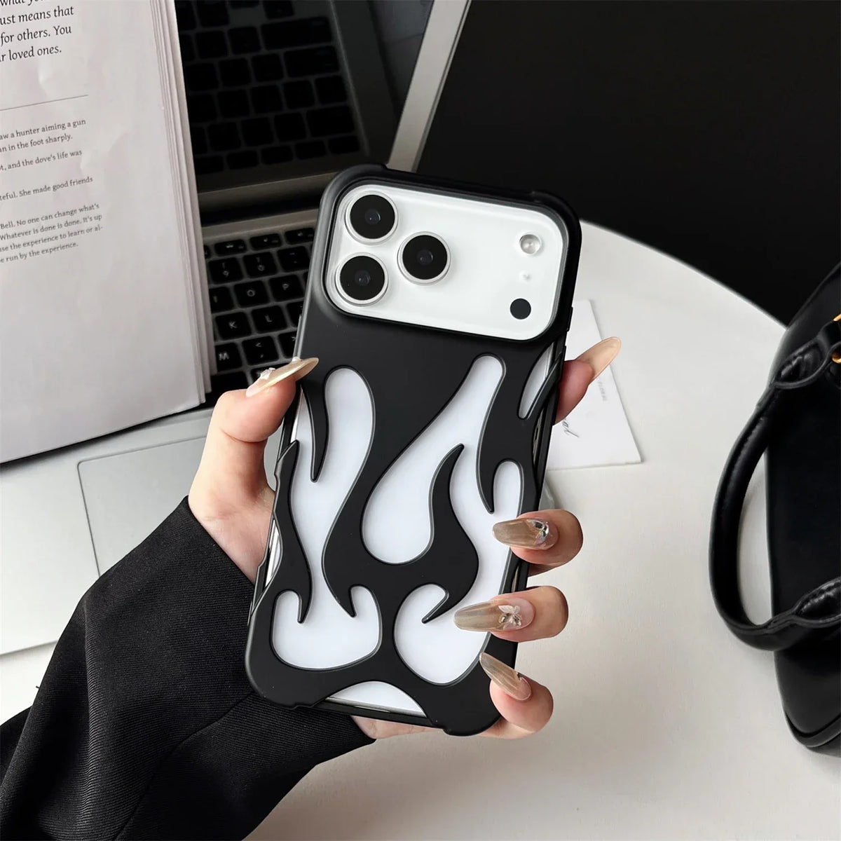 Geperforeerde Telefoonhoes iPhone met Vlammendesign Warmteafvoer Mat of Glanzend Afwerking Beschermhoes
