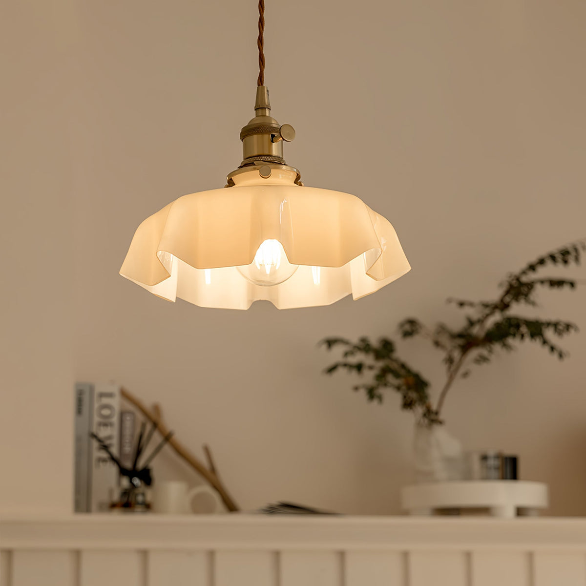 Geplooide Glazen Hanglamp met Messing Armatuur - Vintage Franse Stijl in Wit, Beige, Roze of Blauw - Verstelbare Kabel 150 cm