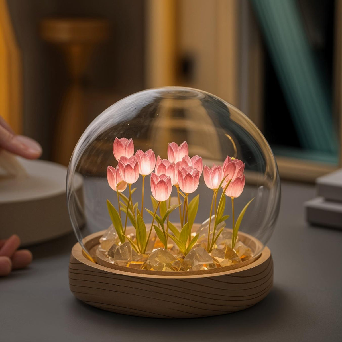 LED Tafellamp met Tulpen onder Glazen Stolp - Dimbaar Warm Wit Nachtlampje voor Slaapkamer en Woonkamer