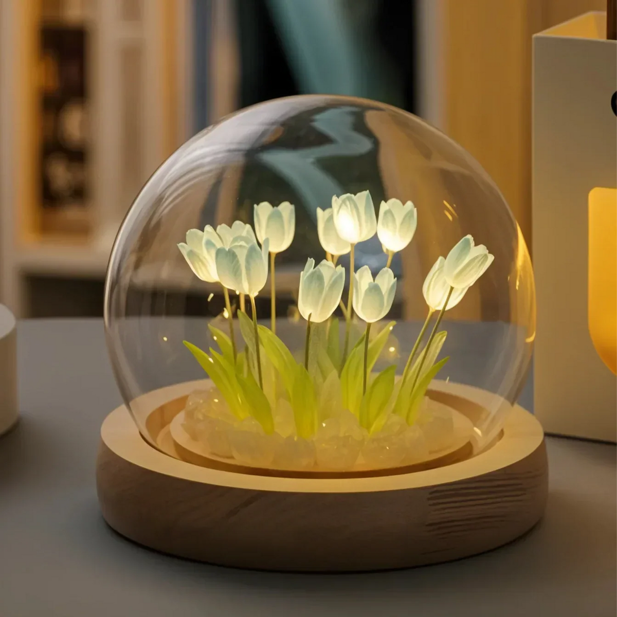 LED Tafellamp met Tulpen onder Glazen Stolp - Dimbaar Warm Wit Nachtlampje voor Slaapkamer en Woonkamer