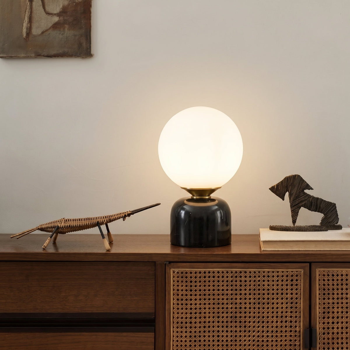 Tafellamp met Marmeren Voet en Matglazen Bol - Warm Wit LED 3000K - Scandinavisch Design voor Nachtkastje