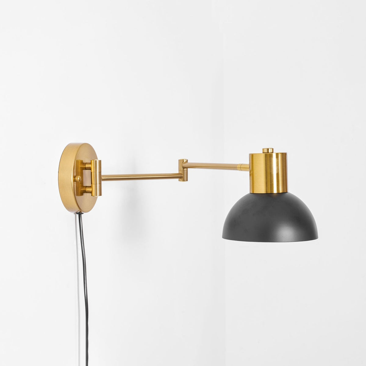 Verstelbare Wandlamp met Plug | Draaibare Arm en Zwenkkap | Perfect voor Slaapkamer en Leeshoek