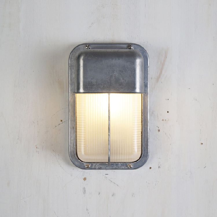 Vintage Buitenlamp Messing met Glazen Kap - Wandverlichting voor Terras & Tuin