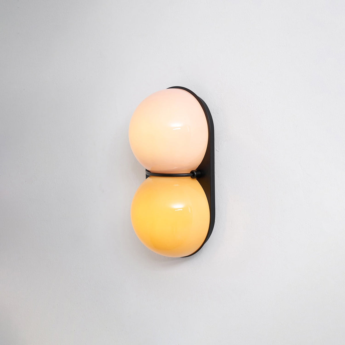 Moderne Dubbele Glazen Wandlamp - Speelse Verlichting met Gekleurde Glazen voor Slaapkamer & Kinderkamer