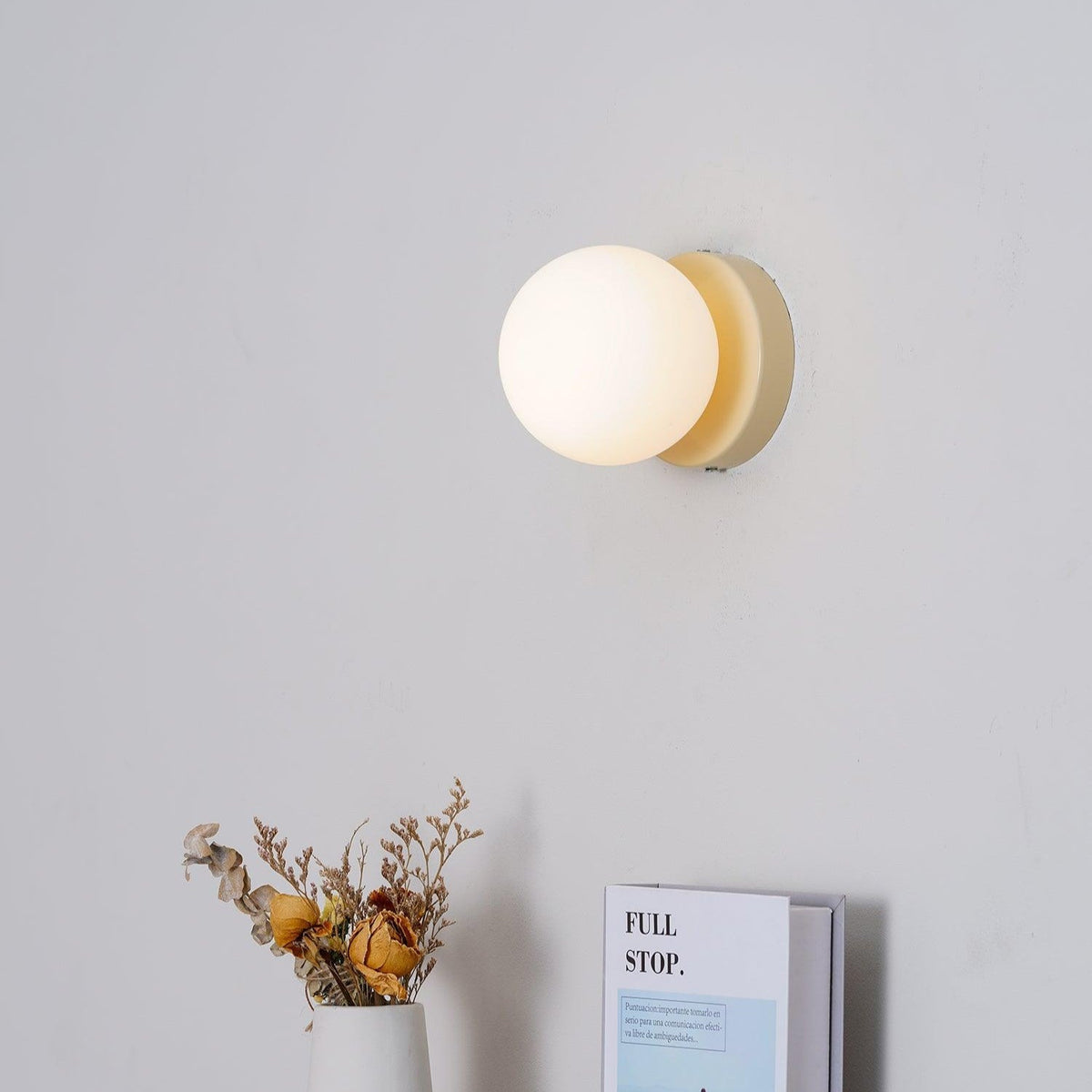 Nuvol Wandlamp - Metalen Wandspot met Glazen Bol ø12cm - Compacte Wandverlichting in 5 Kleuren