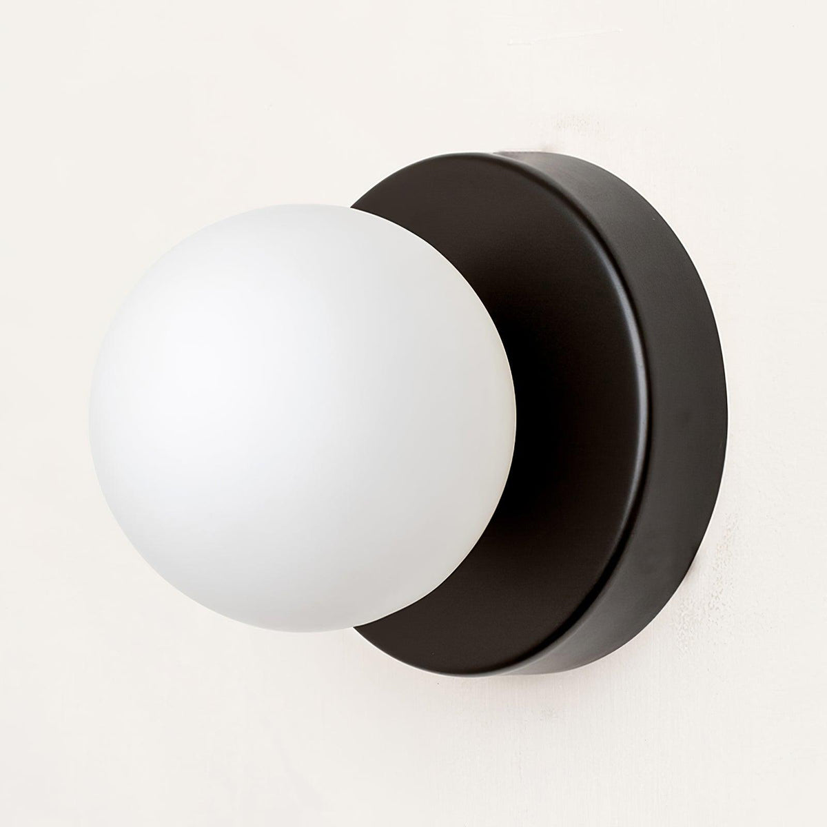Nuvol Wandlamp - Metalen Wandspot met Glazen Bol ø12cm - Compacte Wandverlichting in 5 Kleuren