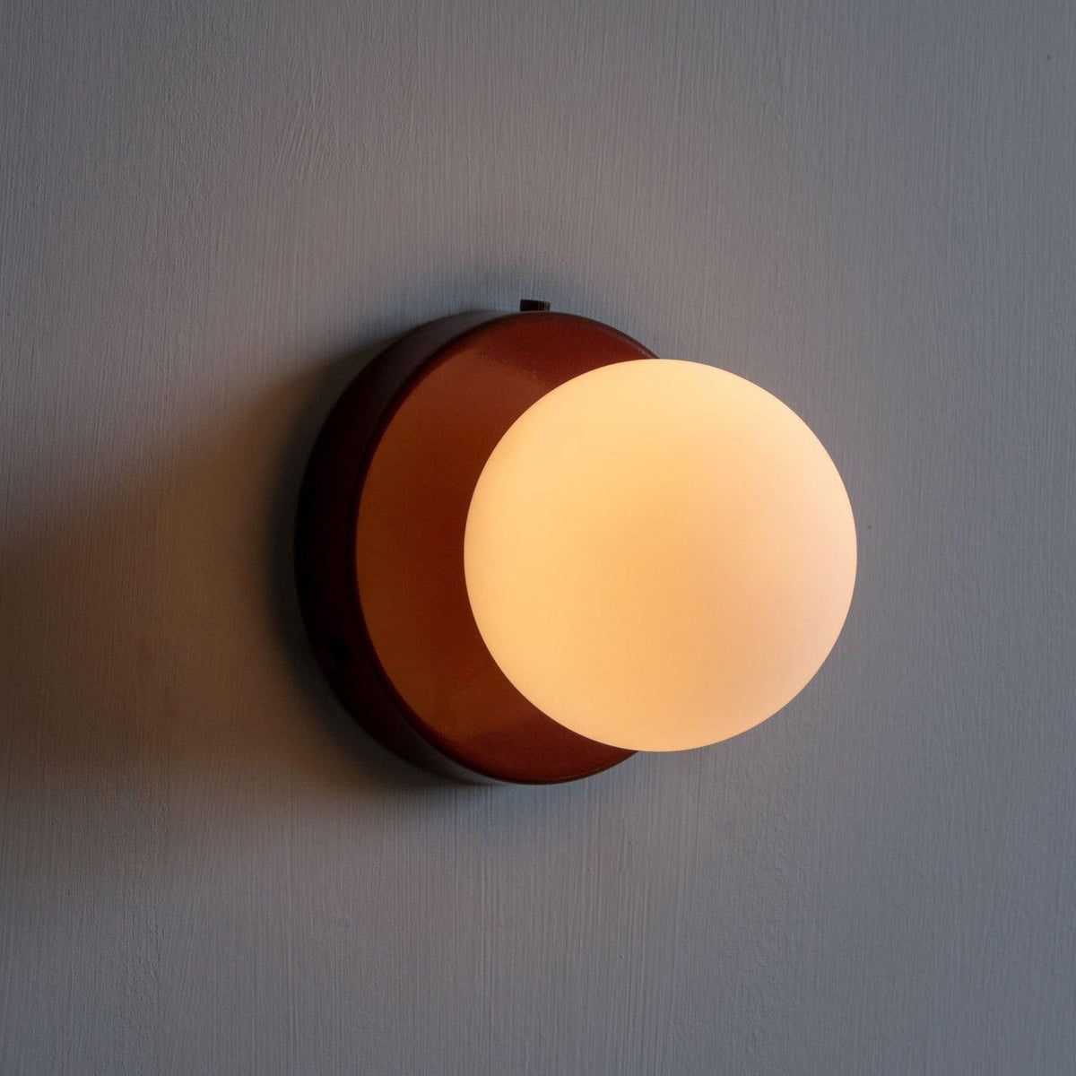 Nuvol Wandlamp - Metalen Wandspot met Glazen Bol ø12cm - Compacte Wandverlichting in 5 Kleuren