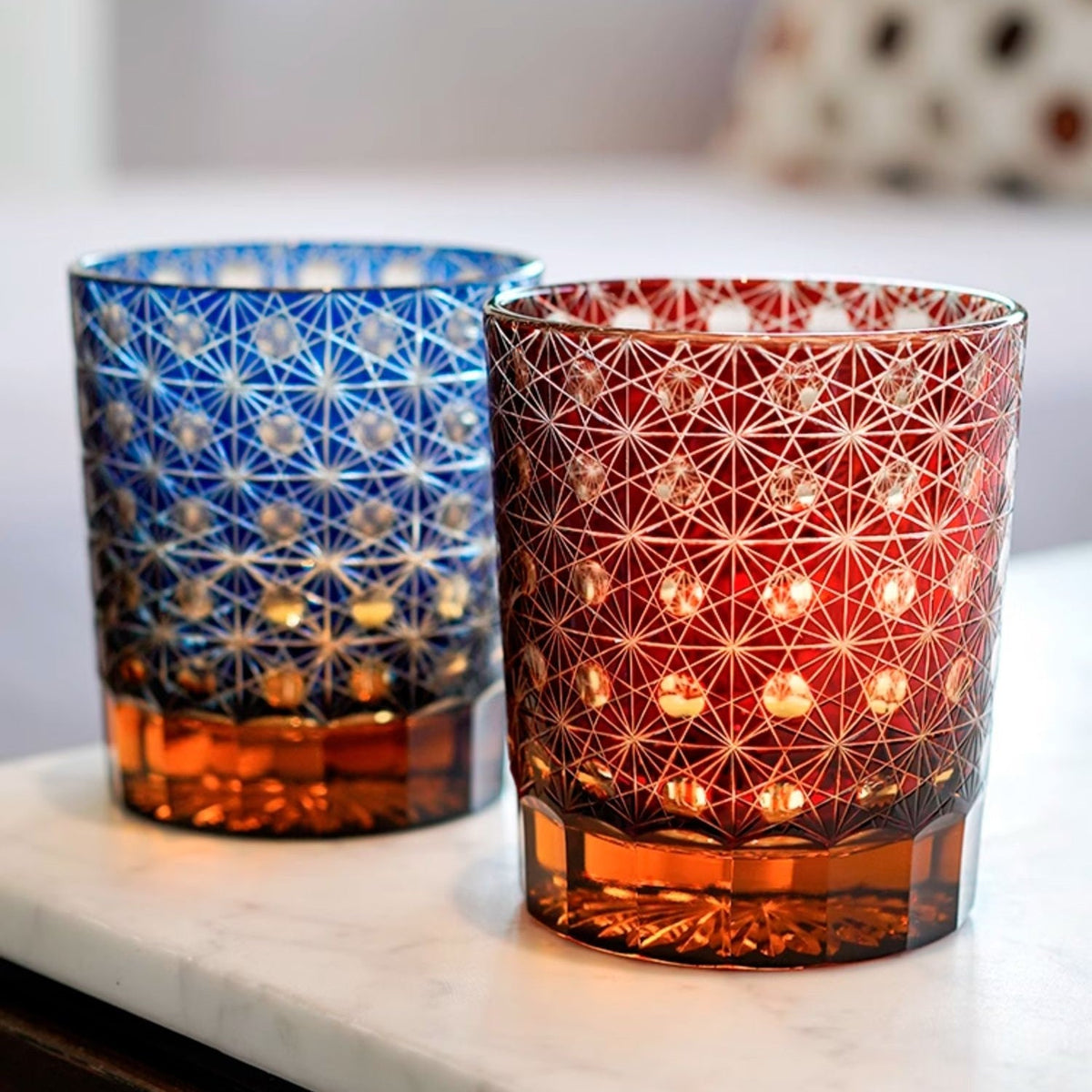 Handgeslepen Whiskeyglazen met Ster en Chrysant Patroon - Blauw Amber & Rood Amber - Inclusief Houten Doos