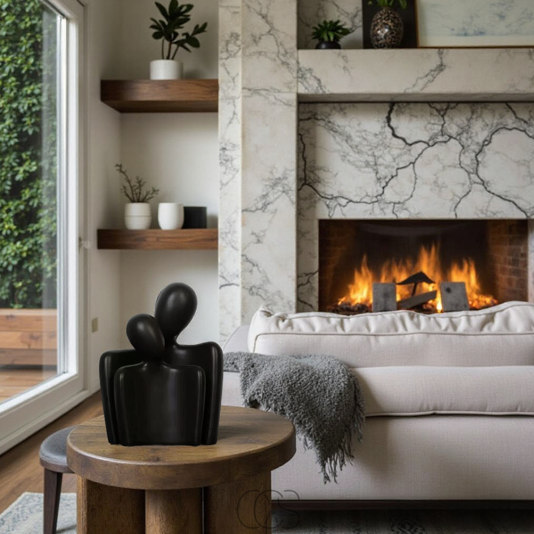 Keramisch omhelzingsbeeld zwart wit minimalistisch decoratief sculptuur liefde verbondenheid cadeau woonkamer