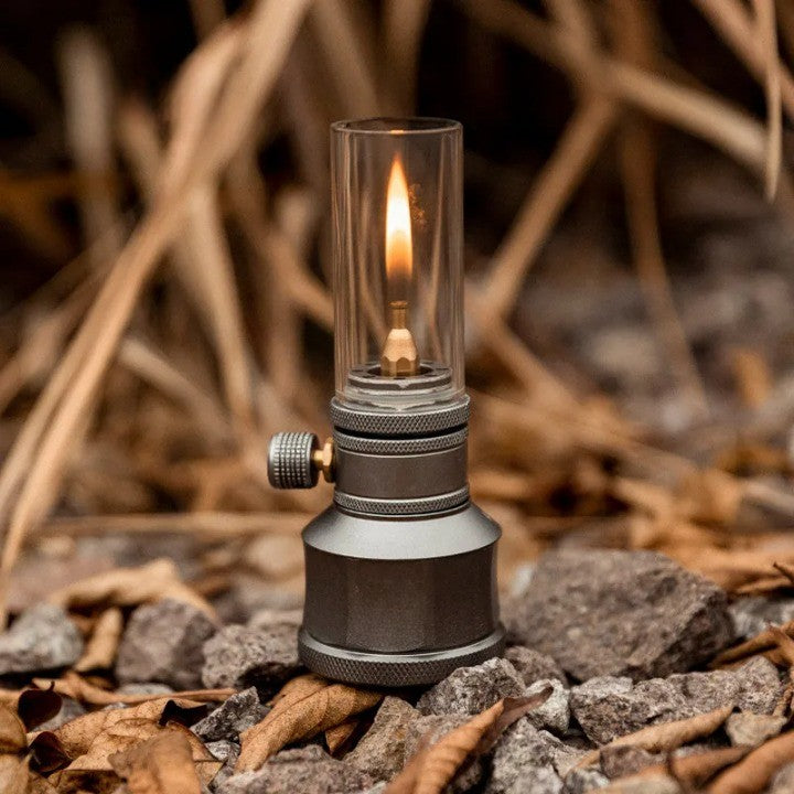 Vintage Campinglamp op Butaan met Verstelbare Vlam - Compact Buitenlicht voor Wandelaars en Avonturiers
