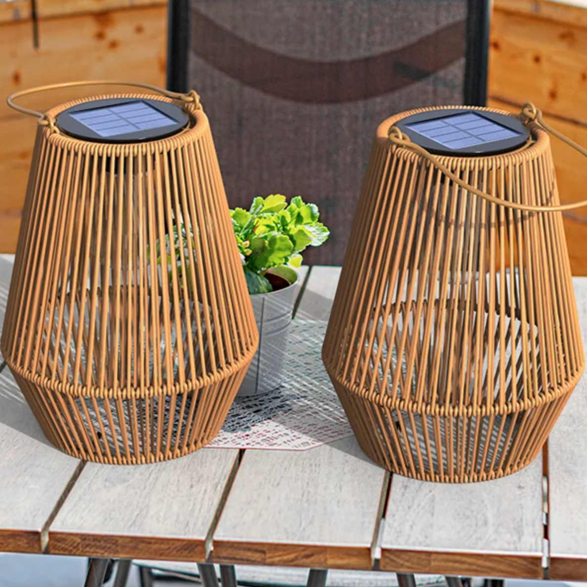 Rotan Solar Lantaarn met LED Verlichting voor Tuin en Terras - Waterdicht IP65 met Automatische Schemersensor