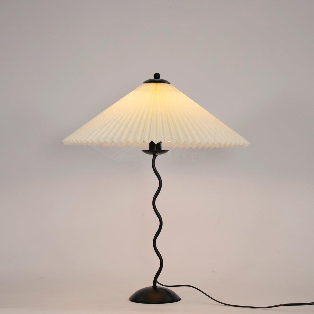 Tafellamp met Golvende Voet en Geplooide Kap - Scandinavisch Accent voor Woonkamer, Gang of Slaapkamer | Zwarte Basis met Beige, Witte, Donkergroene of Zwarte Stoffen Kap | E14 Fitting | Dimbaar met Drukknop