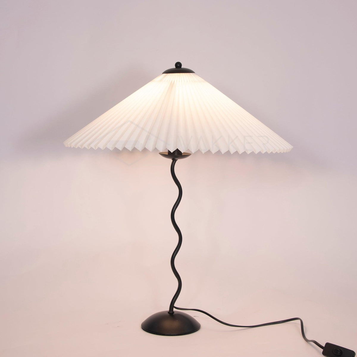 Tafellamp met Golvende Voet en Geplooide Kap - Scandinavisch Accent voor Woonkamer, Gang of Slaapkamer | Zwarte Basis met Beige, Witte, Donkergroene of Zwarte Stoffen Kap | E14 Fitting | Dimbaar met Drukknop