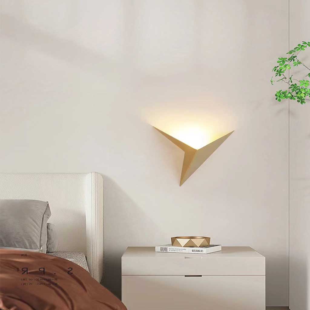 Driehoekige LED Wandlamp Geometrisch Metaal Modern Interieur Slaapkamer Woonkamer 25cm Minimalistisch