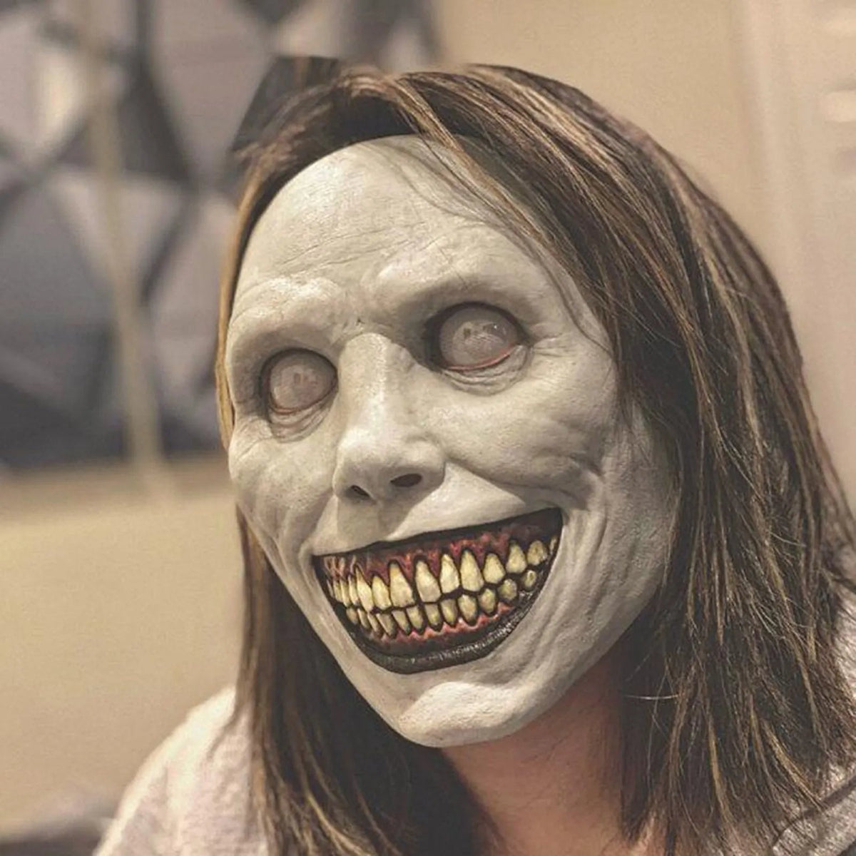 Griezelmasker met Grijns Witte Ogen Halloween Kostuum Volwassenen Feestmasker Horror Accessoire Scary Party