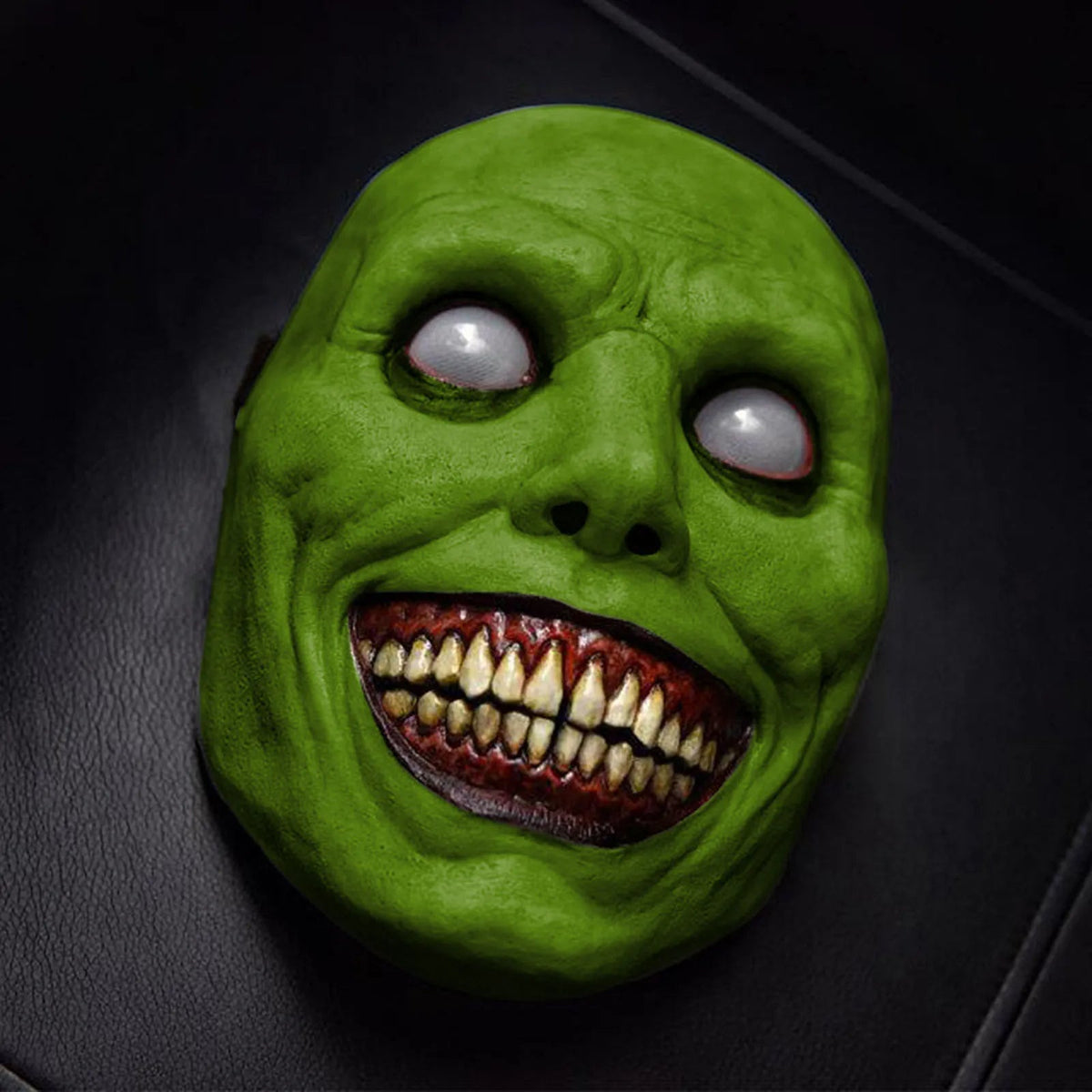 Griezelmasker met Grijns Witte Ogen Halloween Kostuum Volwassenen Feestmasker Horror Accessoire Scary Party