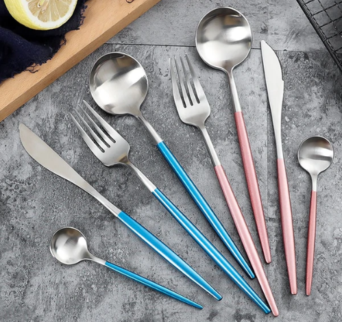 Bestekset 24-delig RVS Gekleurde Handvatten 6 Personen Modern Tafelgerei Duurzaam Eetbestek Dinerset