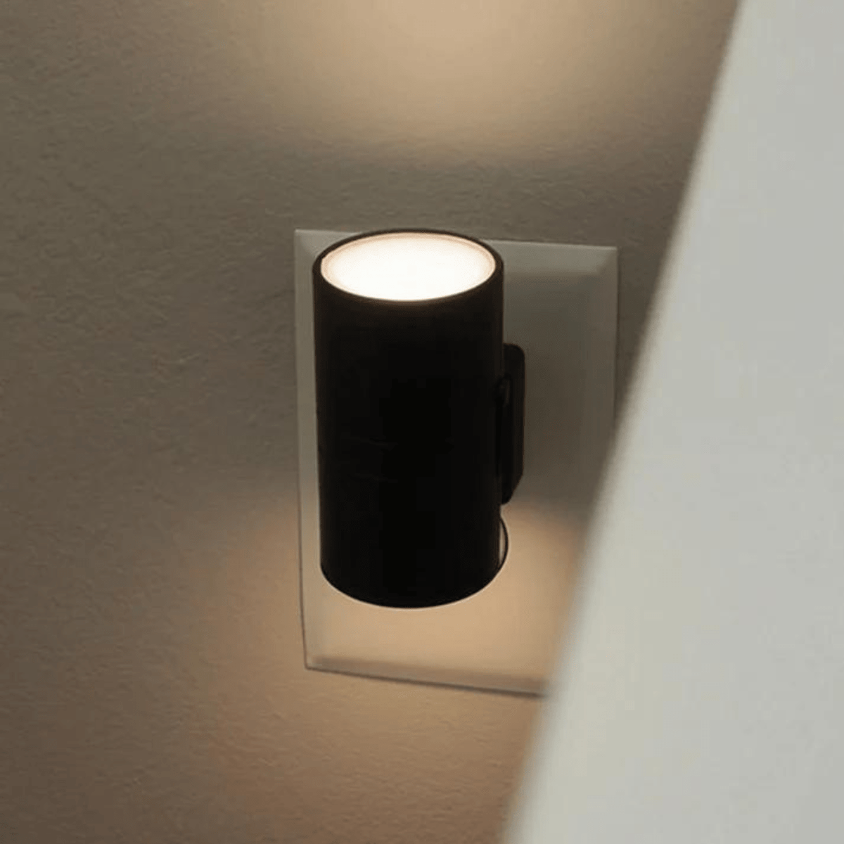Nachtlampje met Lichtsensor voor Stopcontact Zwart Warm LED Licht Slaapkamer Kinderkamer Energiezuinig