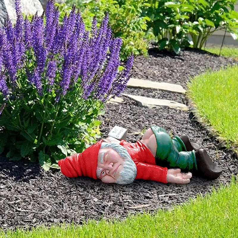 Handgemaakte Tuinkabouter met Drankfles - Weersbestendig Hars - Humoristische Tuindecoratie voor Tuin 30cm