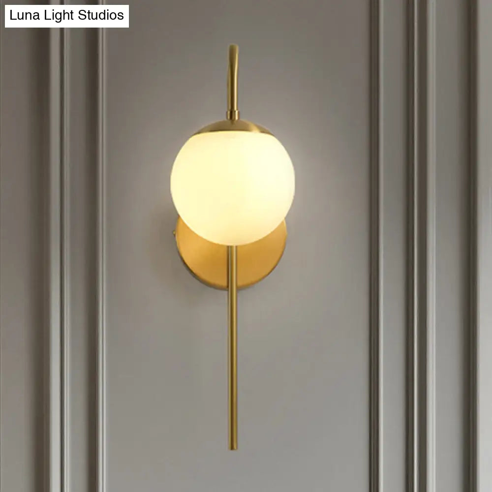 Wandlamp Bol Matglas met Gouden Zwanenhals - Moderne Wandverlichting voor Slaapkamer Hal en Woonkamer