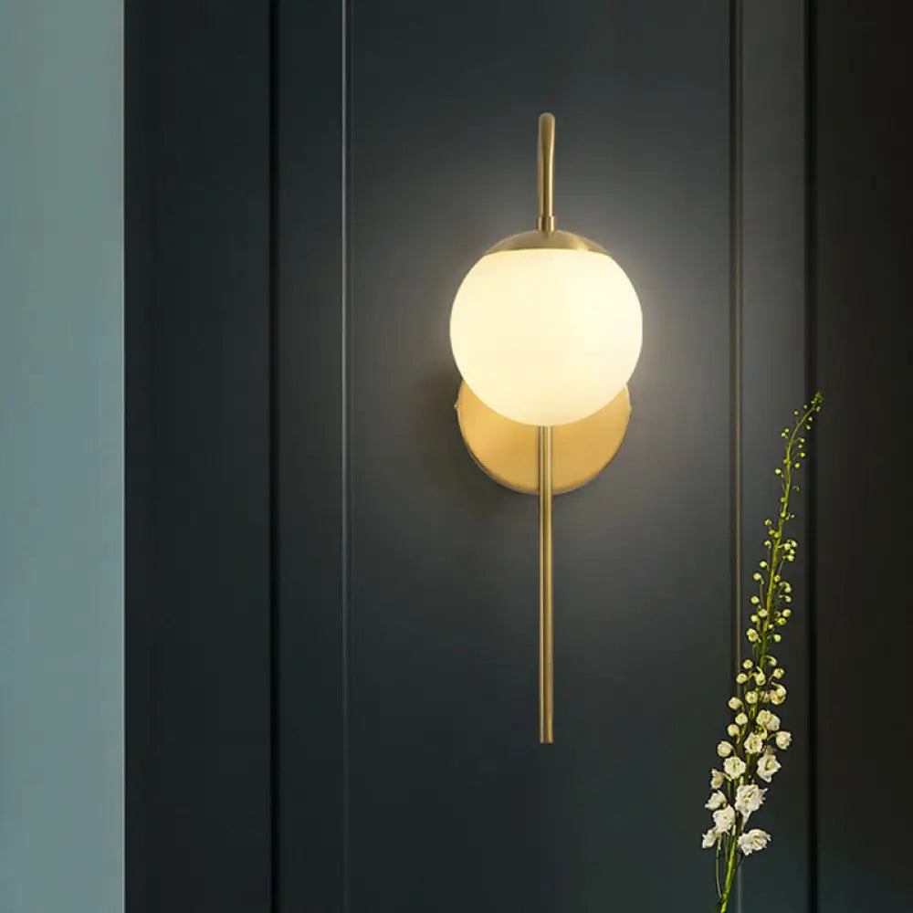 Wandlamp Bol Matglas met Gouden Zwanenhals - Moderne Wandverlichting voor Slaapkamer Hal en Woonkamer