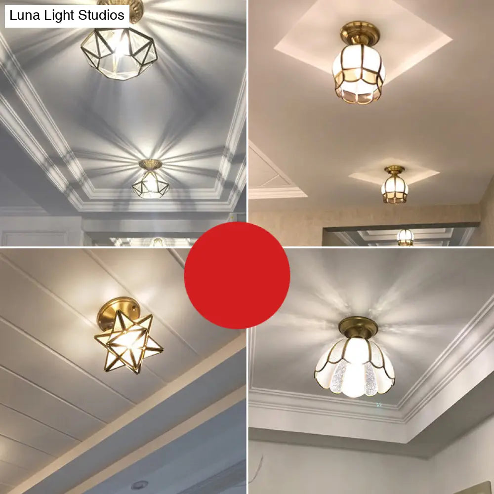 Minimalistisch Messing Plafondlamp met Geschulpte Metalen Kap - Compacte Halfsemi Plafondverlichting voor Hal en Slaapkamer