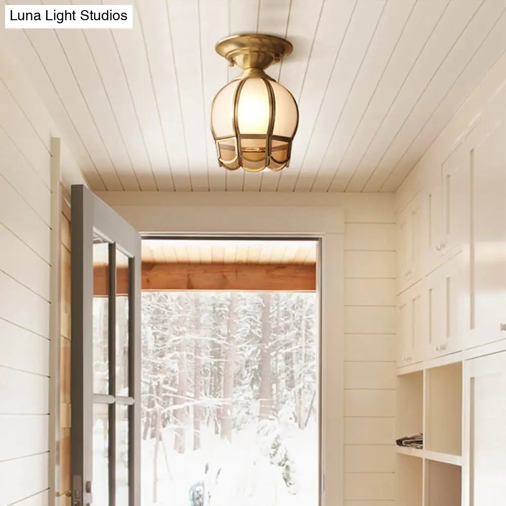 Minimalistisch Messing Plafondlamp met Geschulpte Metalen Kap - Compacte Halfsemi Plafondverlichting voor Hal en Slaapkamer