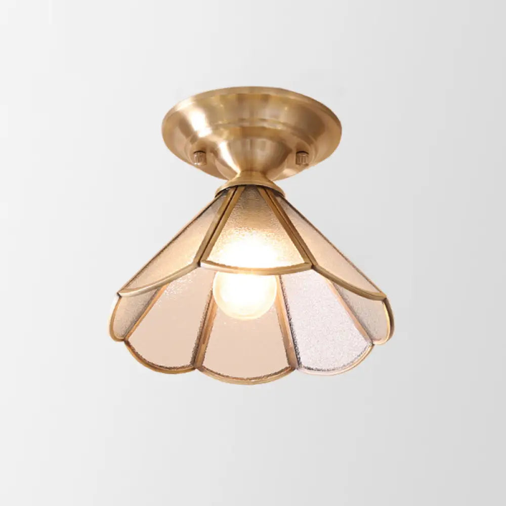 Minimalistisch Messing Plafondlamp met Geschulpte Metalen Kap - Compacte Halfsemi Plafondverlichting voor Hal en Slaapkamer