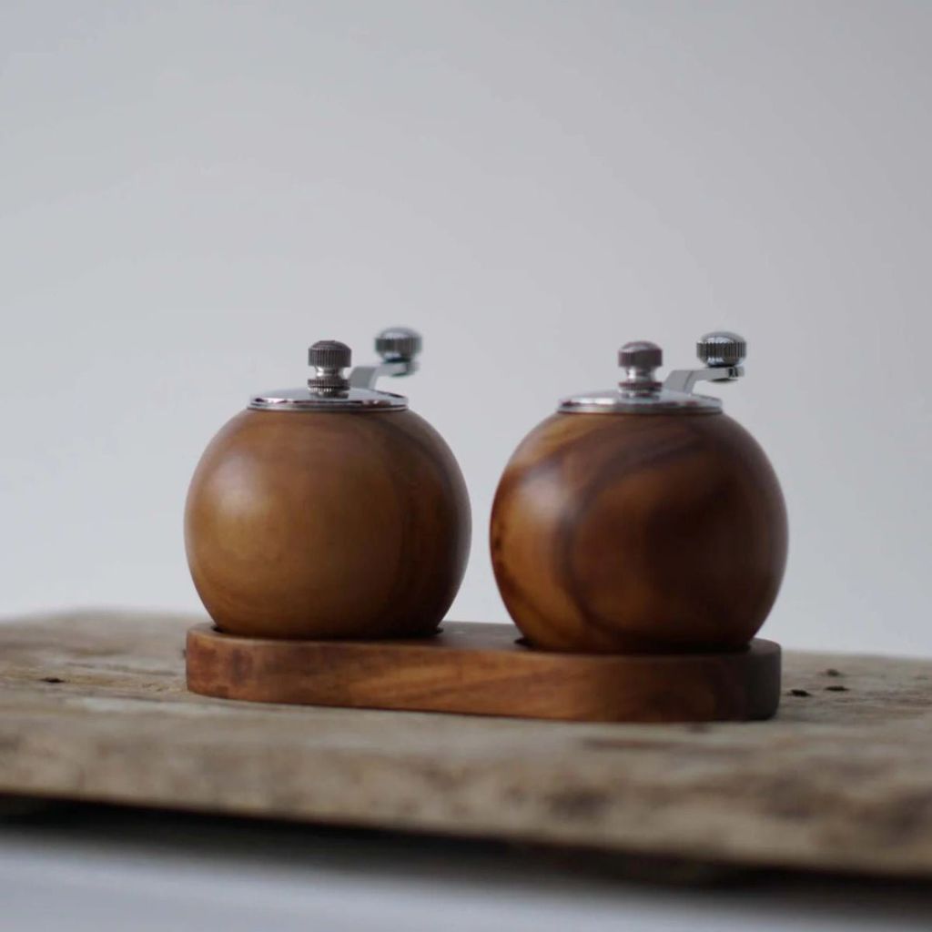 Peper- en Zoutmolen Set Hout met Bol-Maalwerk en Standaard voor Tafel Keuken Eetkamer Scandinavisch Design