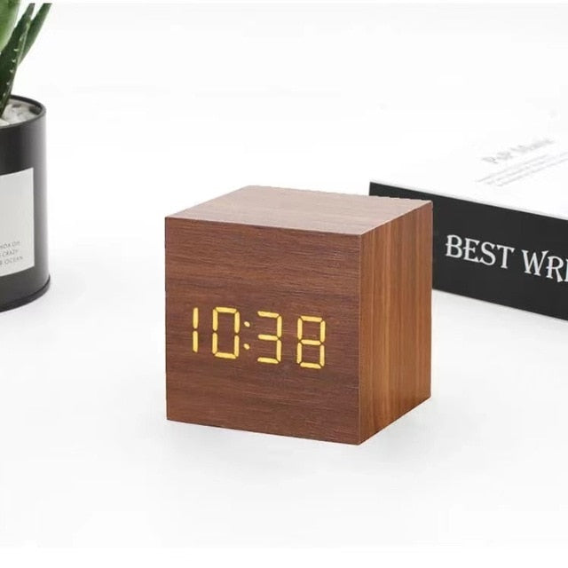Wekker LED Kubus Houtlook 6x6x6 cm Zwart Nachtkastje Bureau Digitale Klok Met Temperatuur Snooze Geluidsactivatie
