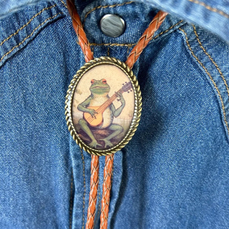 Western Bolo Tie met Kikker en Banjo Motief - Verstelbaar Leren Stropdas voor Authentieke Cowboystijl