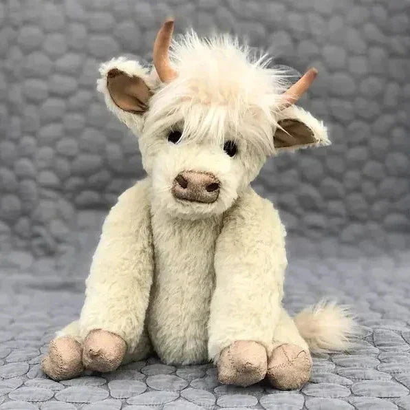 Hooglandkoe Knuffel met Bloemenkrans Handgemaakt Alpaca Wol Decoratief Beeldje 25cm Schotse Koe Woonaccessoire
