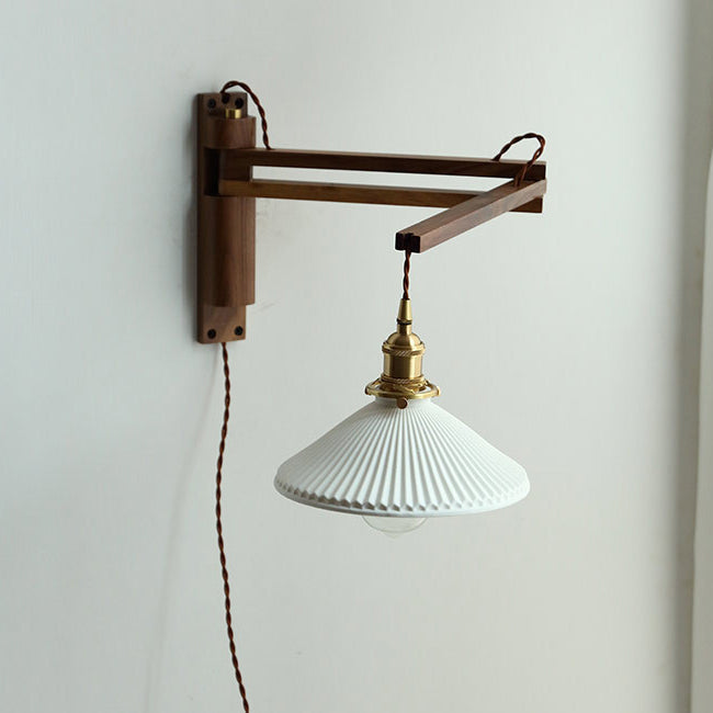 Verstelbare Houten Wandlamp met Keramieke Kap - Landelijke Stijl met Knopschakelaar