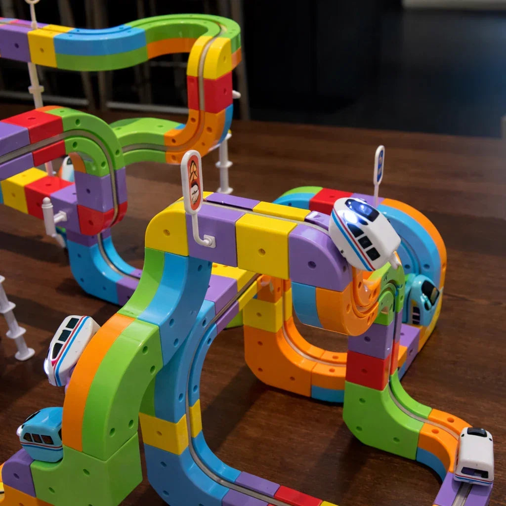 3D Modulair Gemotoriseerd Treinbaanset voor Kinderen - Creatief Bouwspeelgoed met Verticale Lussen en Actie