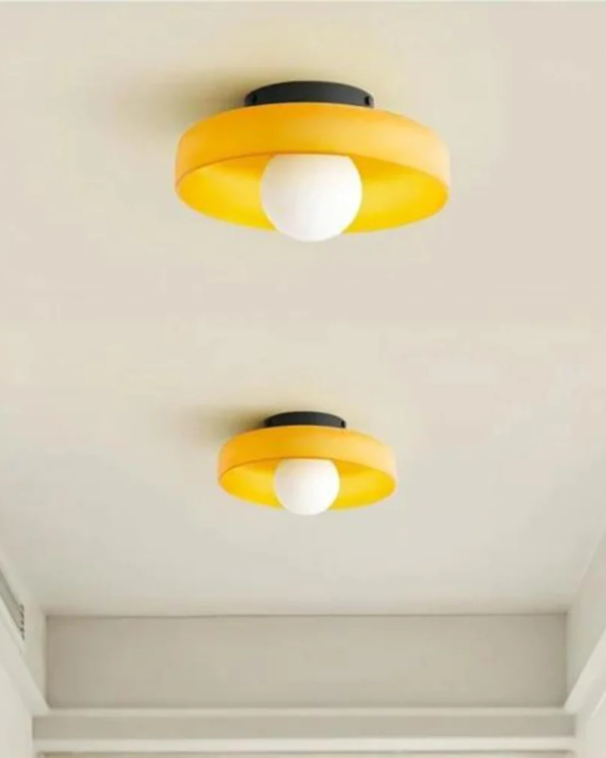 Moderne ronde plafondlamp van glas en ijzer - minimalistische designlamp voor woonkamer en slaapkamer met warme lichtkleur