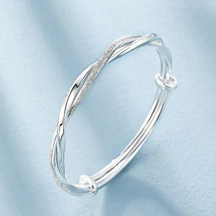 Gevlochten Zilveren Armband - Elegant Damesarmband met Moderne Textuur - Tijdloos Sieraad voor Elke Gelegenheid