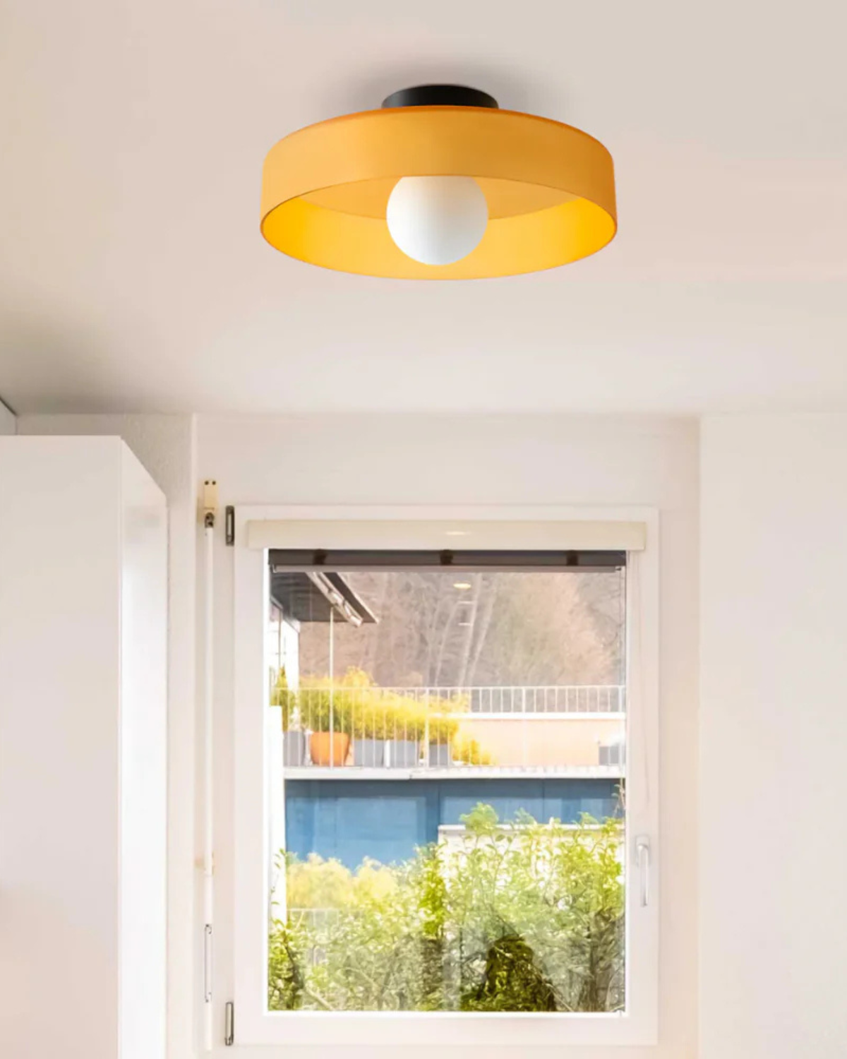 Moderne ronde plafondlamp van glas en ijzer - minimalistische designlamp voor woonkamer en slaapkamer met warme lichtkleur